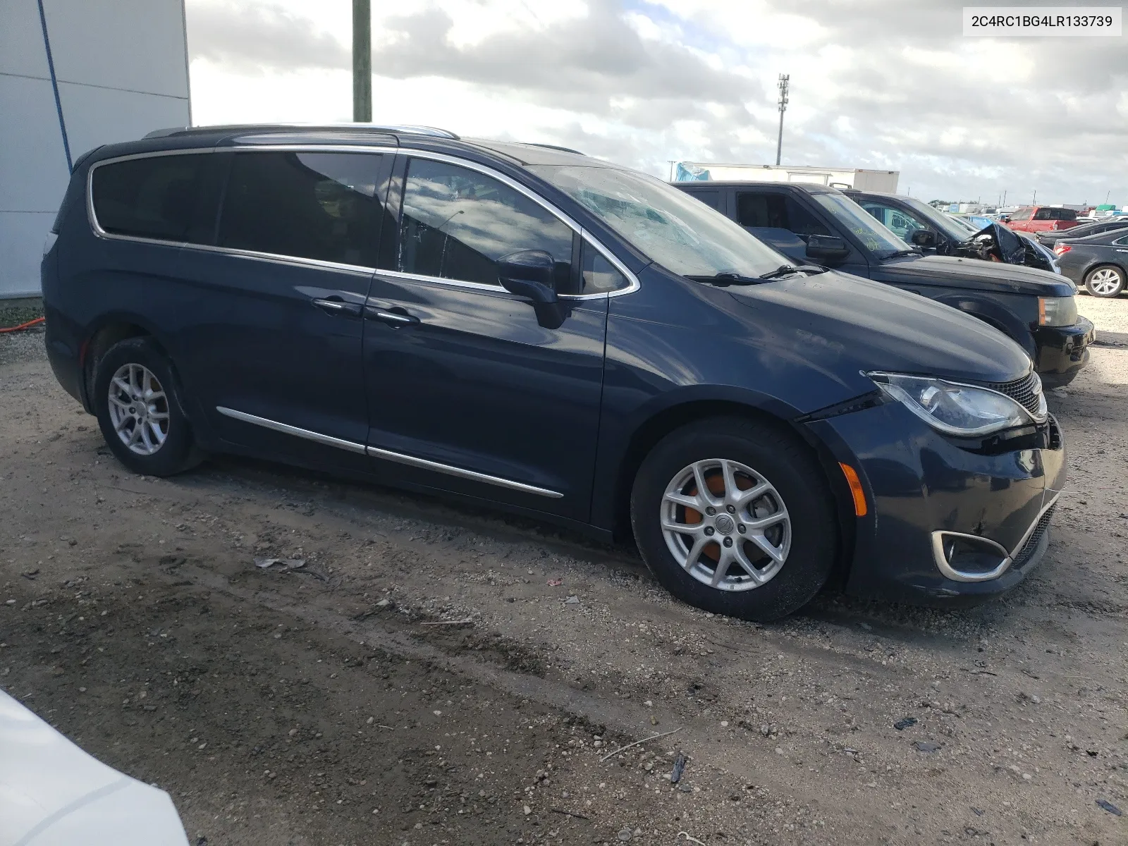 2020 Chrysler Pacifica Touring L VIN: 2C4RC1BG4LR133739 Lot: 65210064