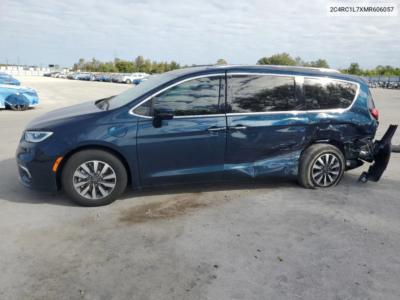 2021 Chrysler Pacifica Hybrid Touring L VIN: 2C4RC1L7XMR606057 Lot: 81350964