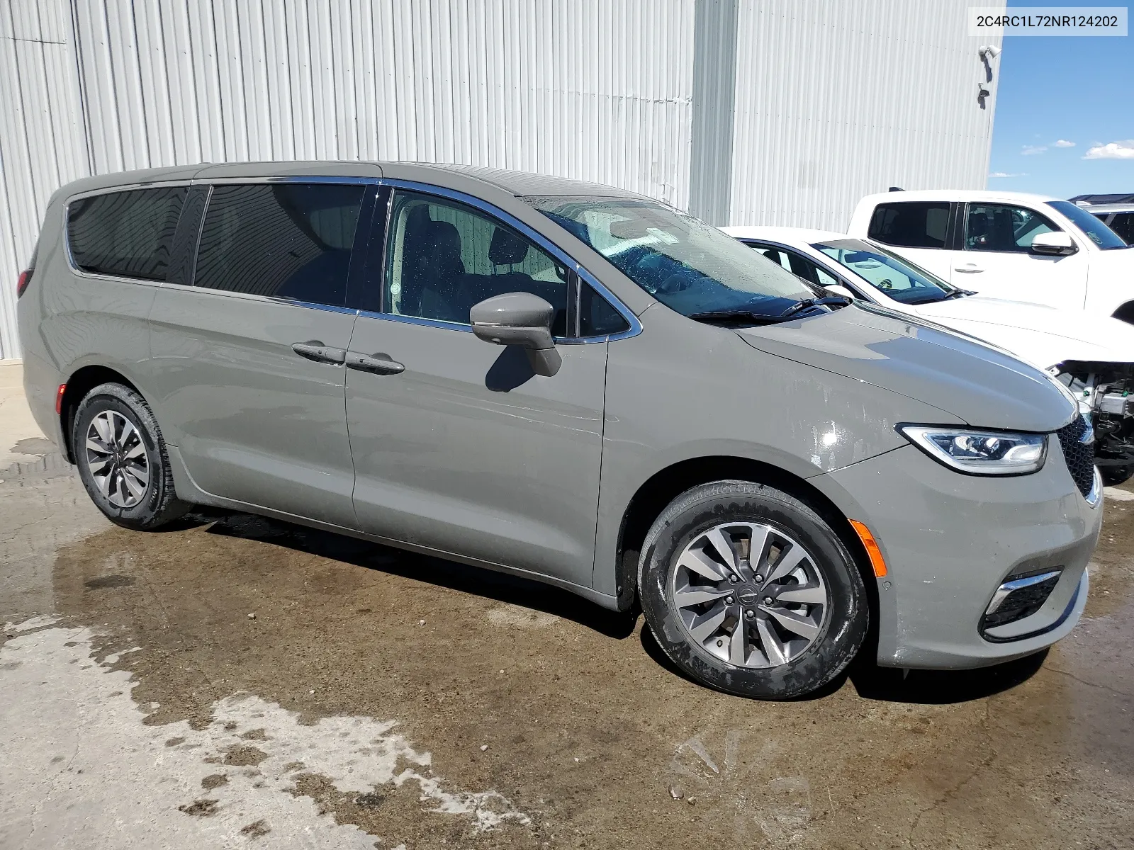 2022 Chrysler Pacifica Hybrid Touring L VIN: 2C4RC1L72NR124202 Lot: 64895504