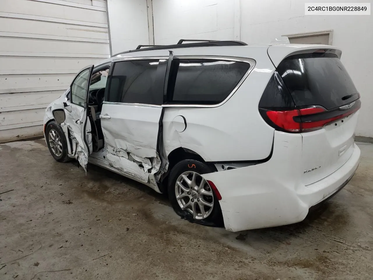 2022 Chrysler Pacifica Touring L VIN: 2C4RC1BG0NR228849 Lot: 74818094