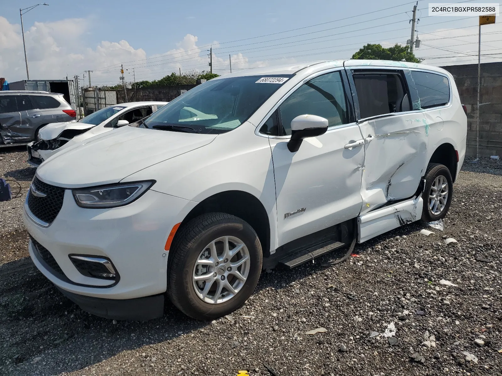 2023 Chrysler Pacifica Touring L VIN: 2C4RC1BGXPR582588 Lot: 68072294