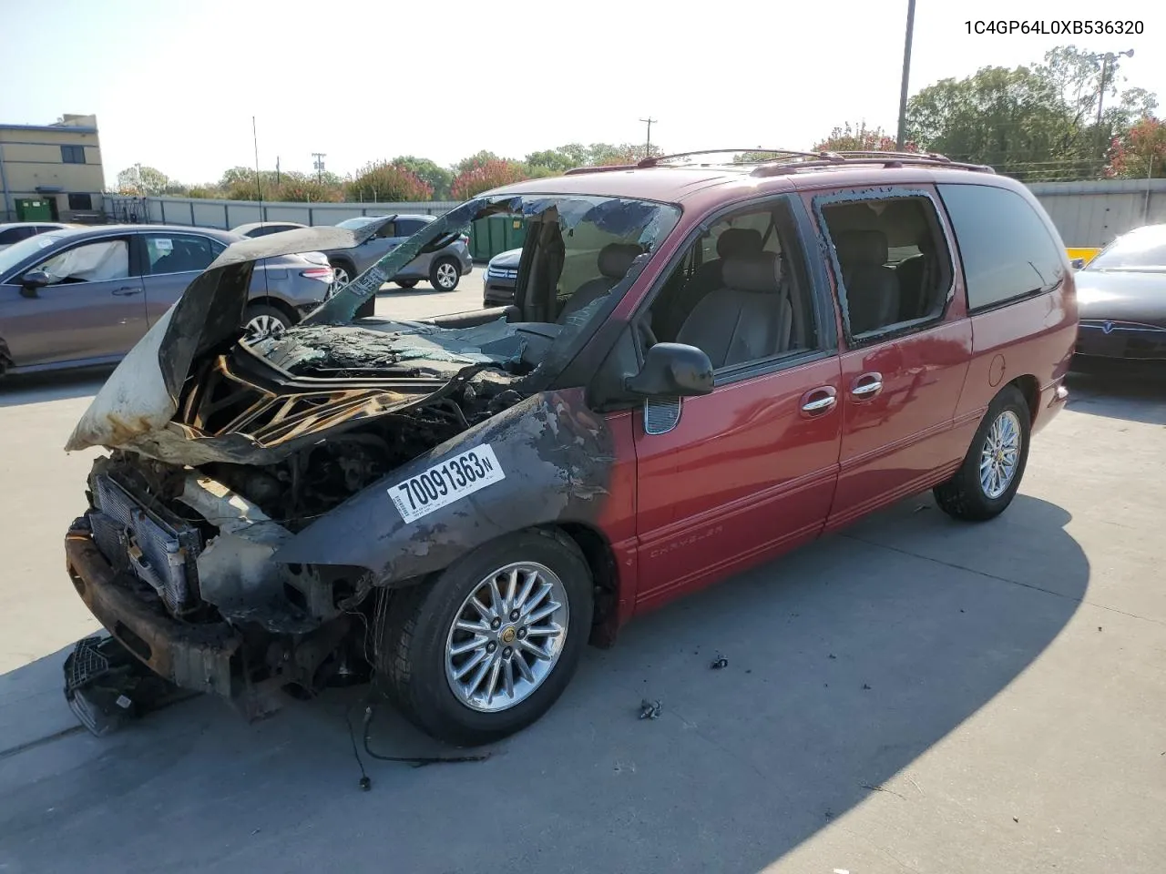 1999 Chrysler Town & Country Limited VIN: 1C4GP64L0XB536320 Lot: 74194134