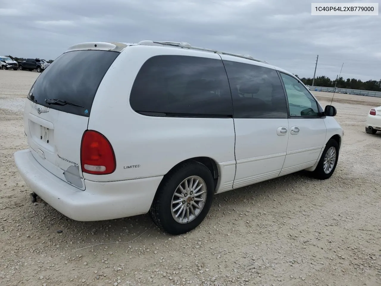 1999 Chrysler Town & Country Limited VIN: 1C4GP64L2XB779000 Lot: 75893594