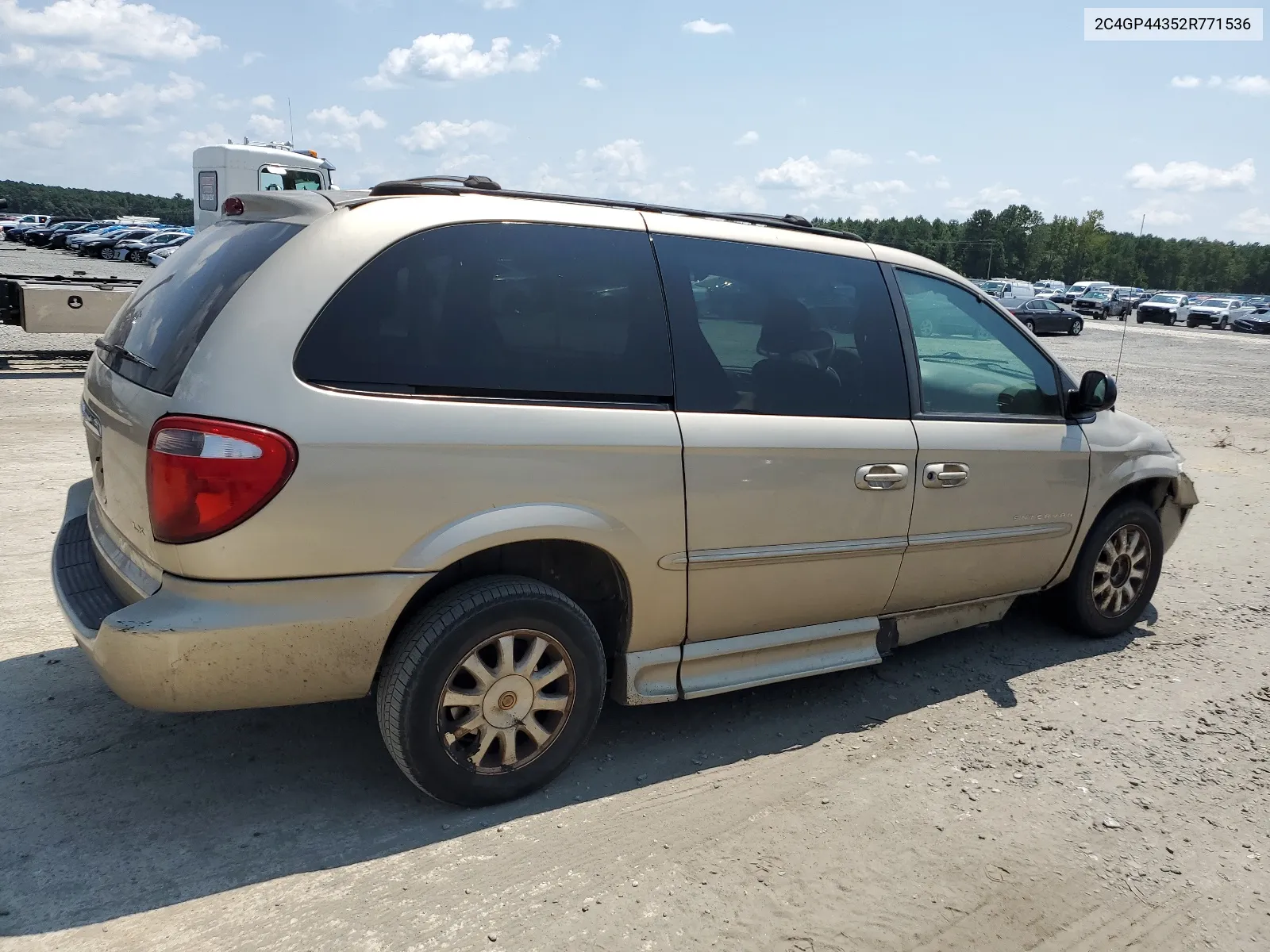 2002 Chrysler Town & Country Lx VIN: 2C4GP44352R771536 Lot: 67692804