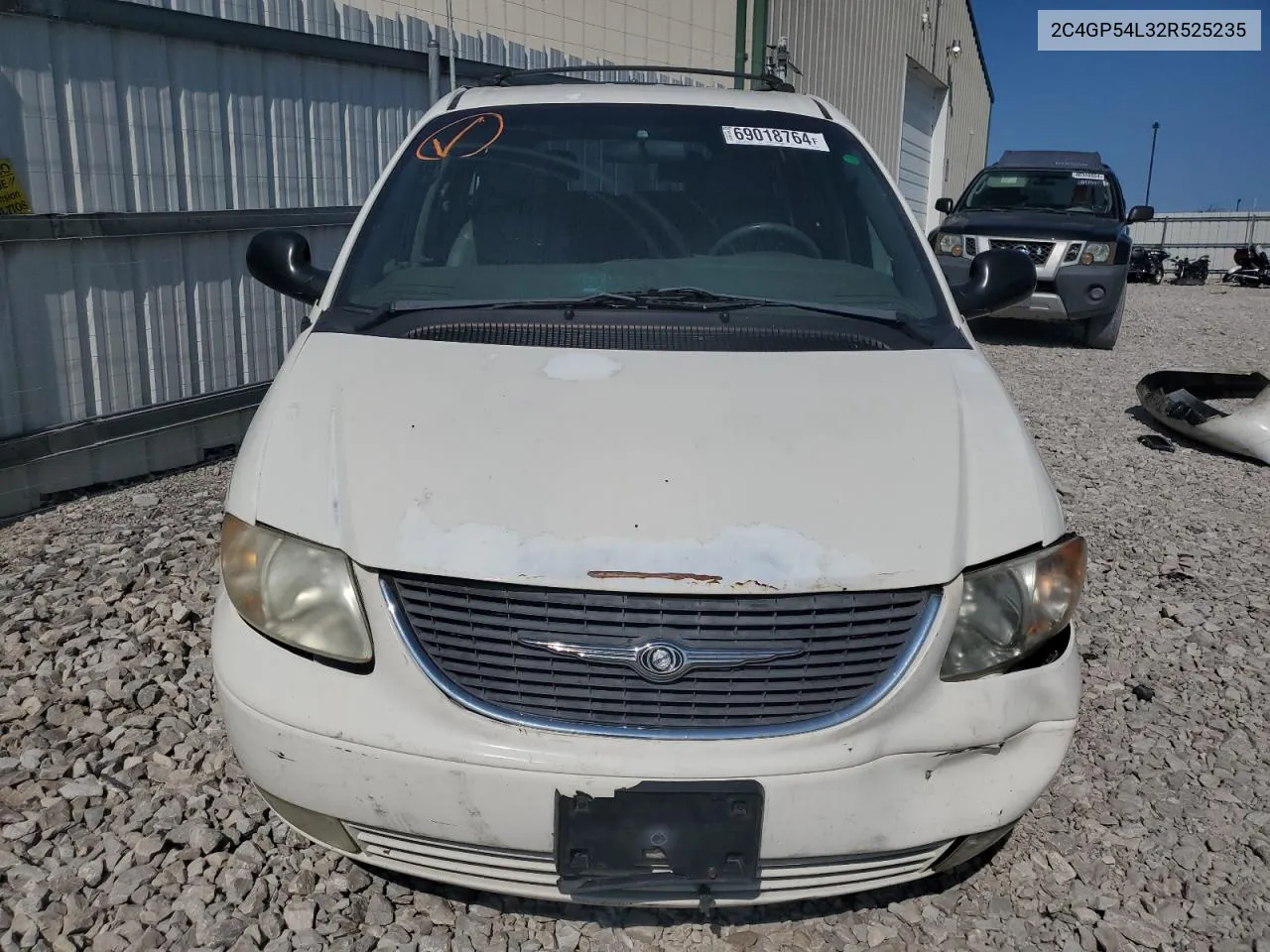 2C4GP54L32R525235 2002 Chrysler Town & Country Lxi