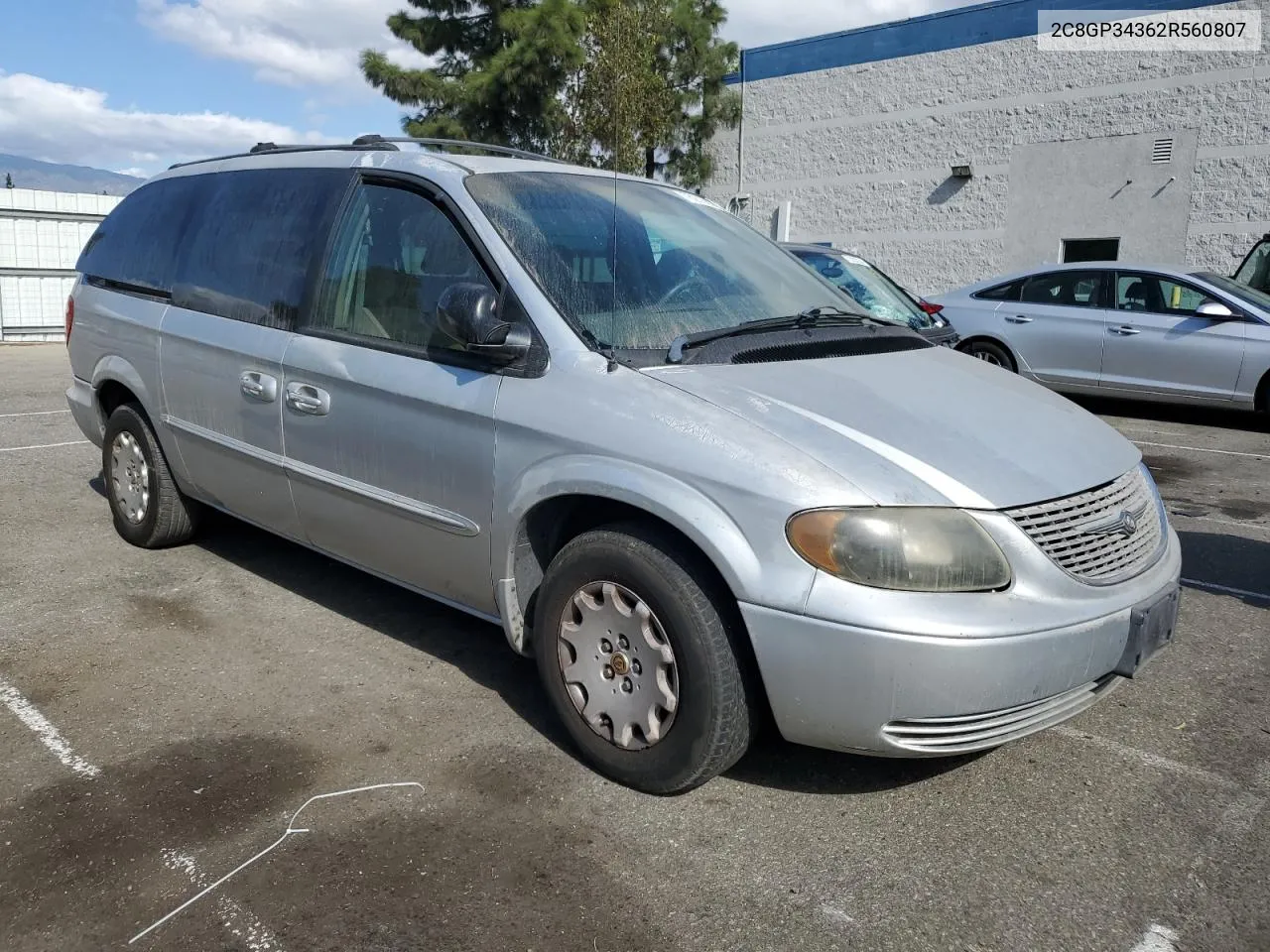 2C8GP34362R560807 2002 Chrysler Town & Country El