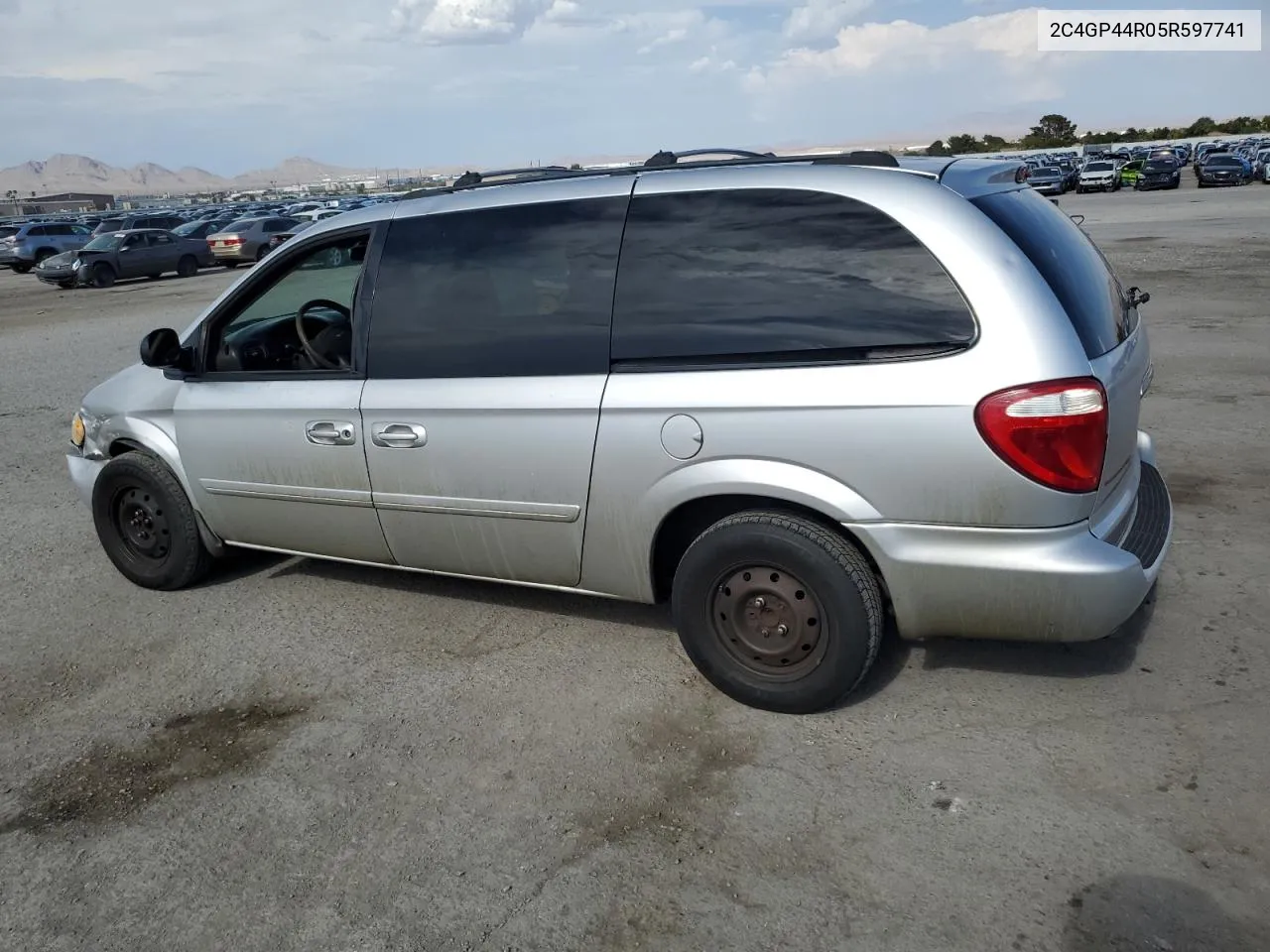 2005 Chrysler Town & Country Lx VIN: 2C4GP44R05R597741 Lot: 63873654