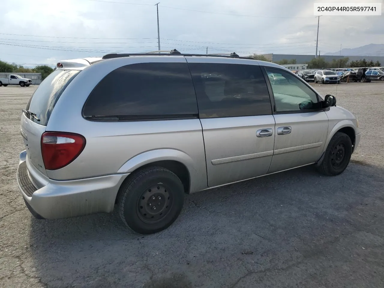 2005 Chrysler Town & Country Lx VIN: 2C4GP44R05R597741 Lot: 63873654