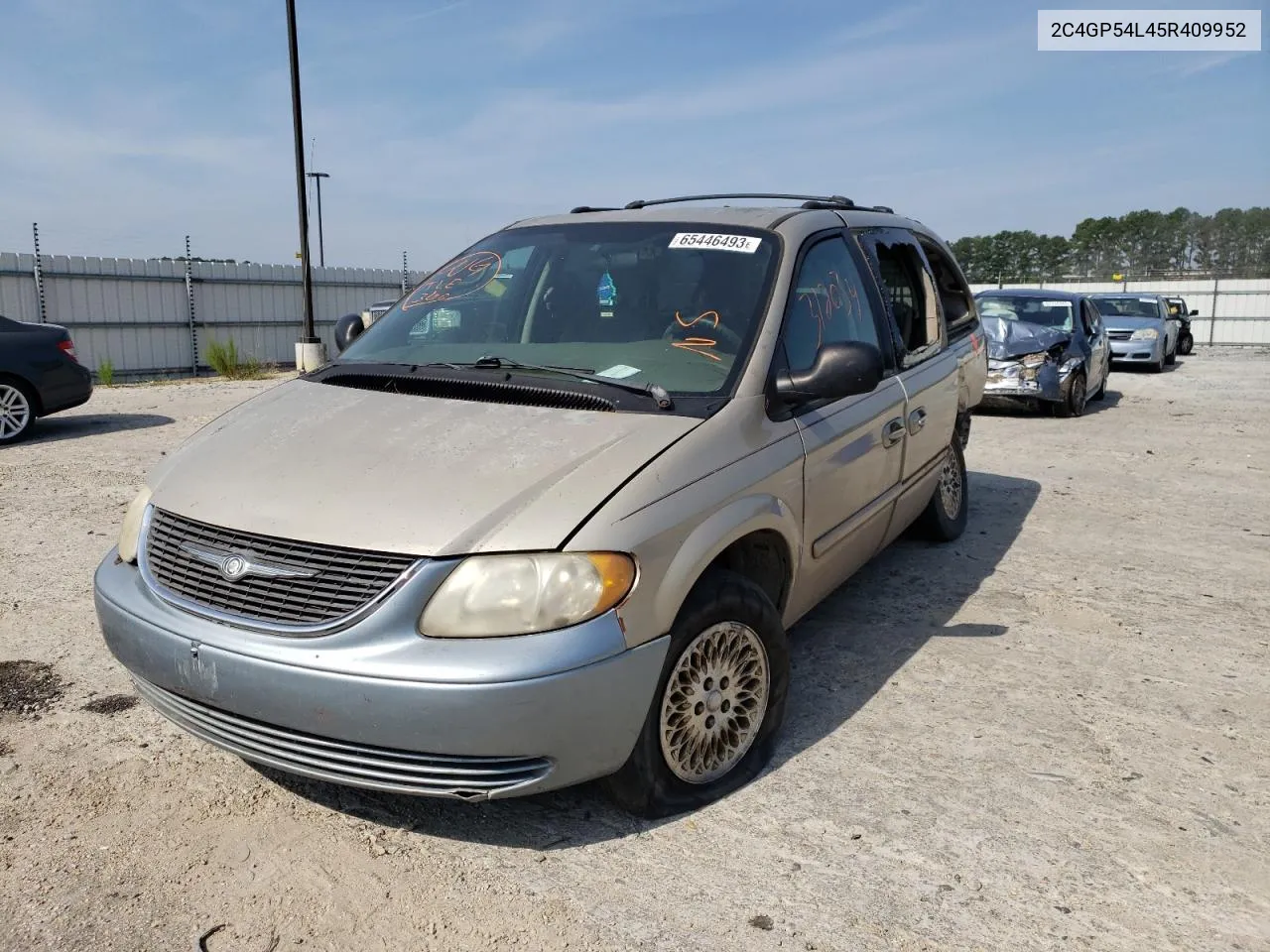 2005 Chrysler Town & Country Touring VIN: 2C4GP54L45R409952 Lot: 66068374