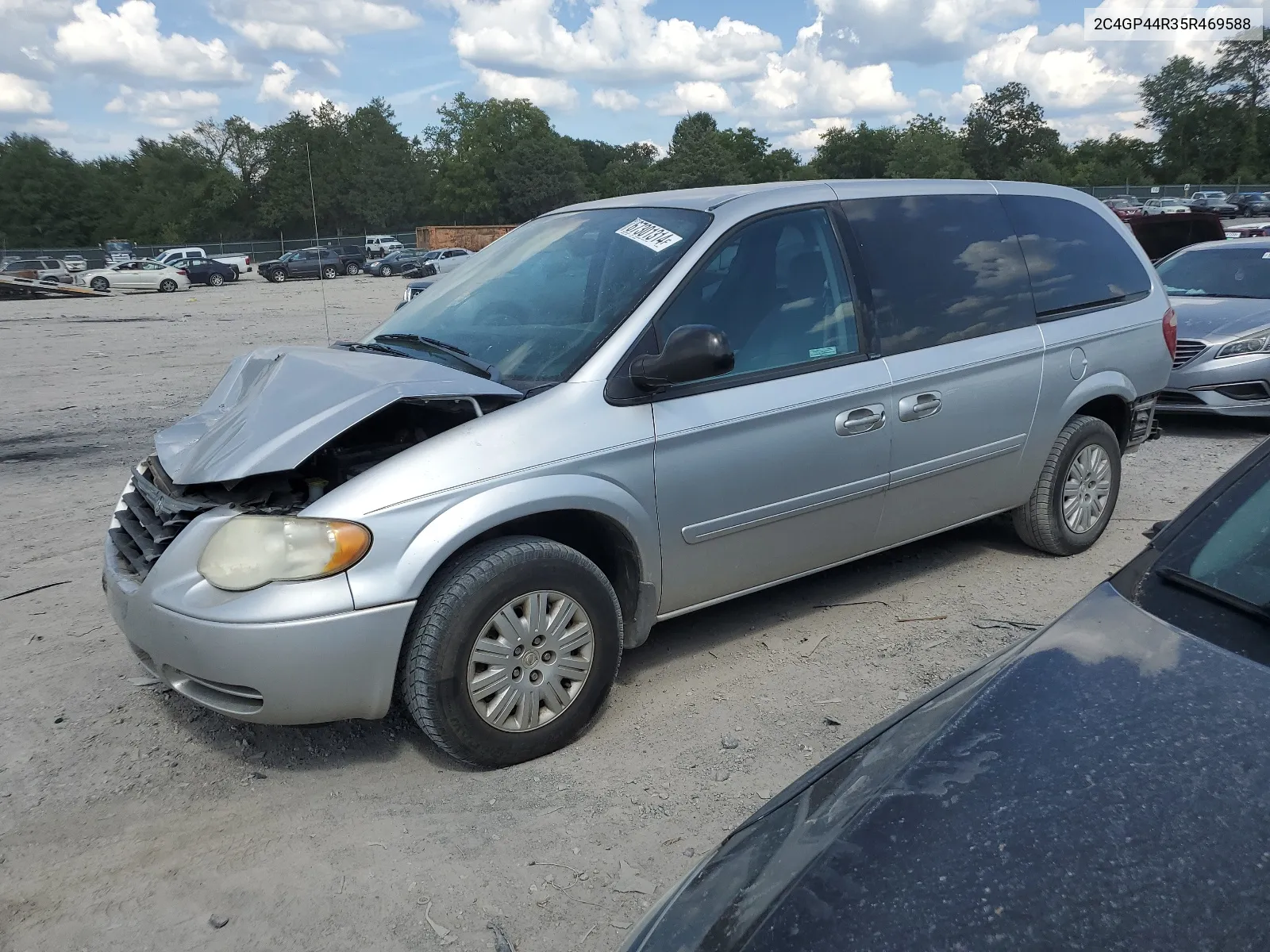 2005 Chrysler Town & Country Lx VIN: 2C4GP44R35R469588 Lot: 67301314