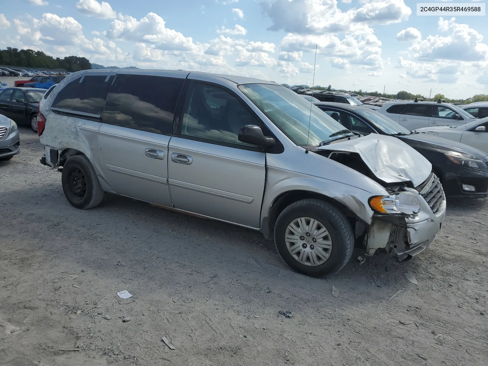 2005 Chrysler Town & Country Lx VIN: 2C4GP44R35R469588 Lot: 67301314