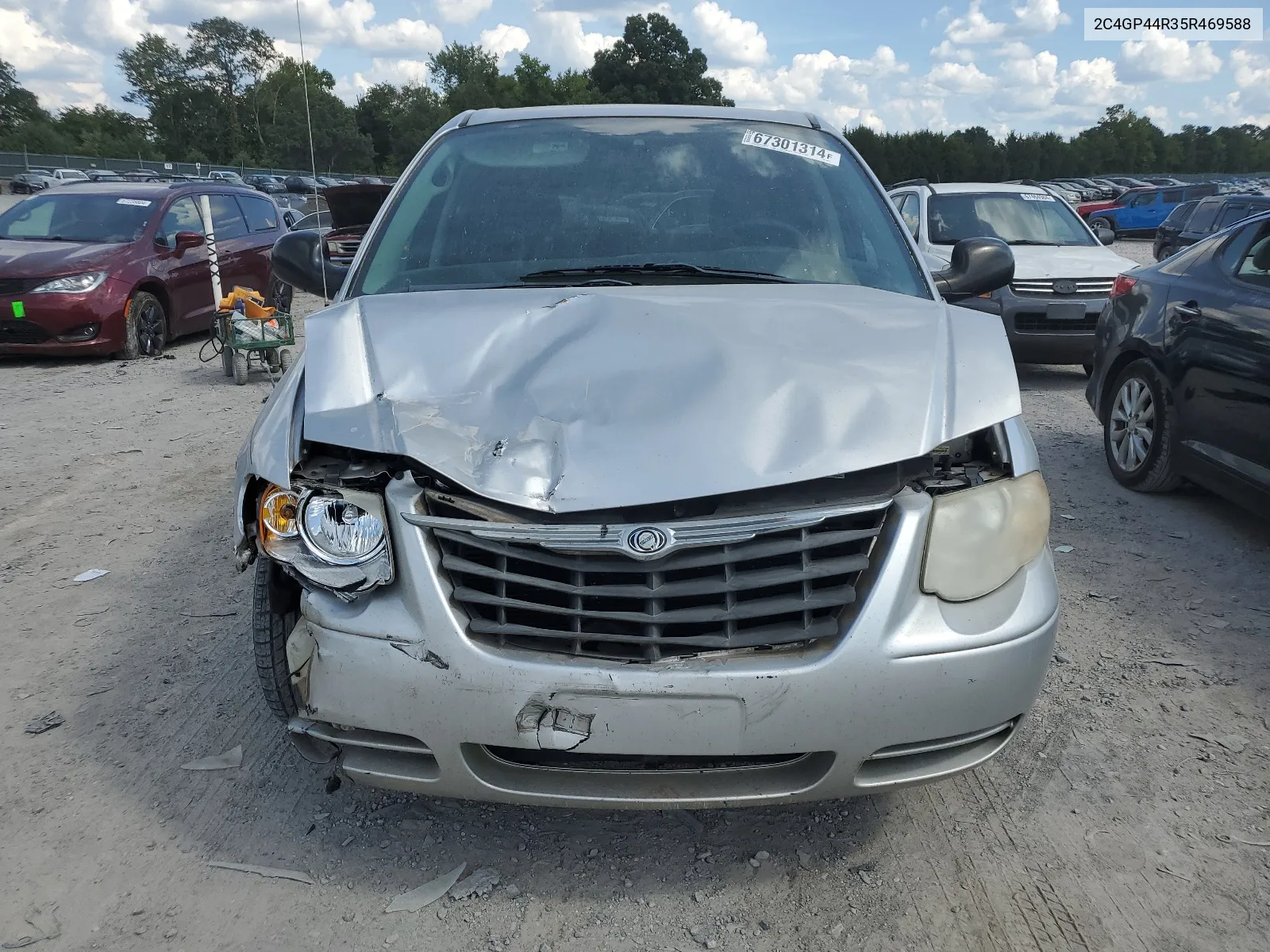 2005 Chrysler Town & Country Lx VIN: 2C4GP44R35R469588 Lot: 67301314