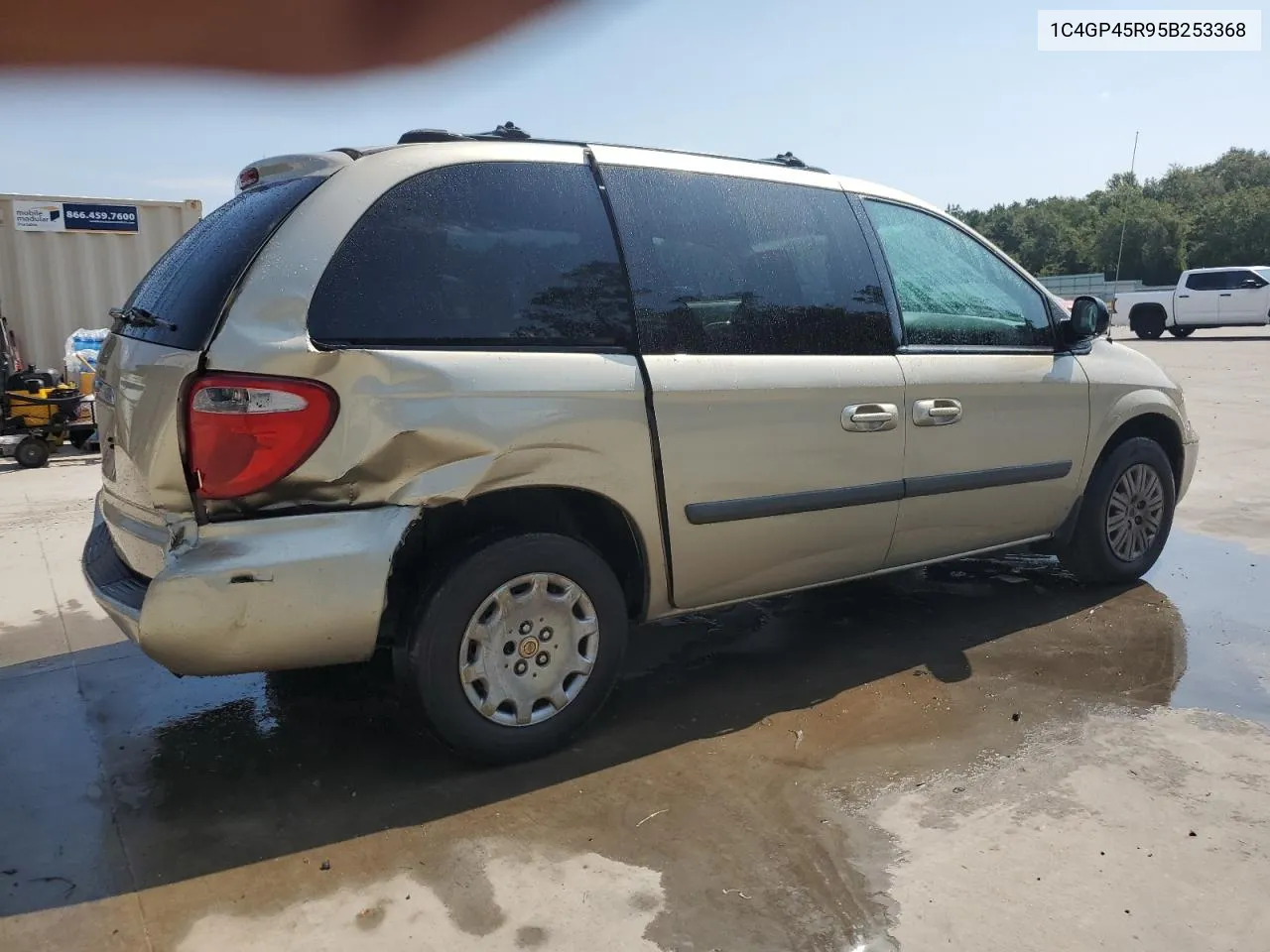 2005 Chrysler Town & Country VIN: 1C4GP45R95B253368 Lot: 69612224