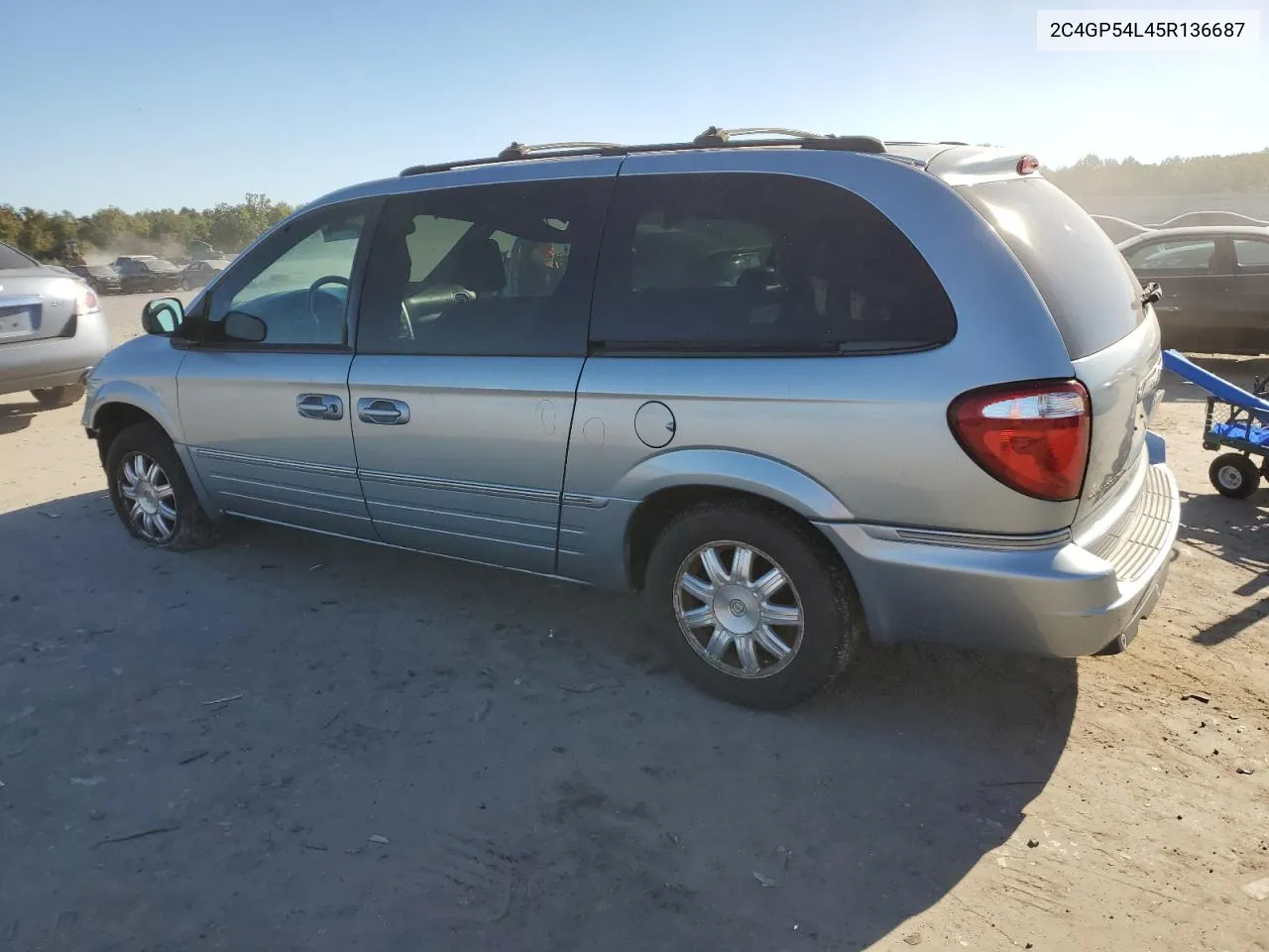 2005 Chrysler Town & Country Touring VIN: 2C4GP54L45R136687 Lot: 74731934