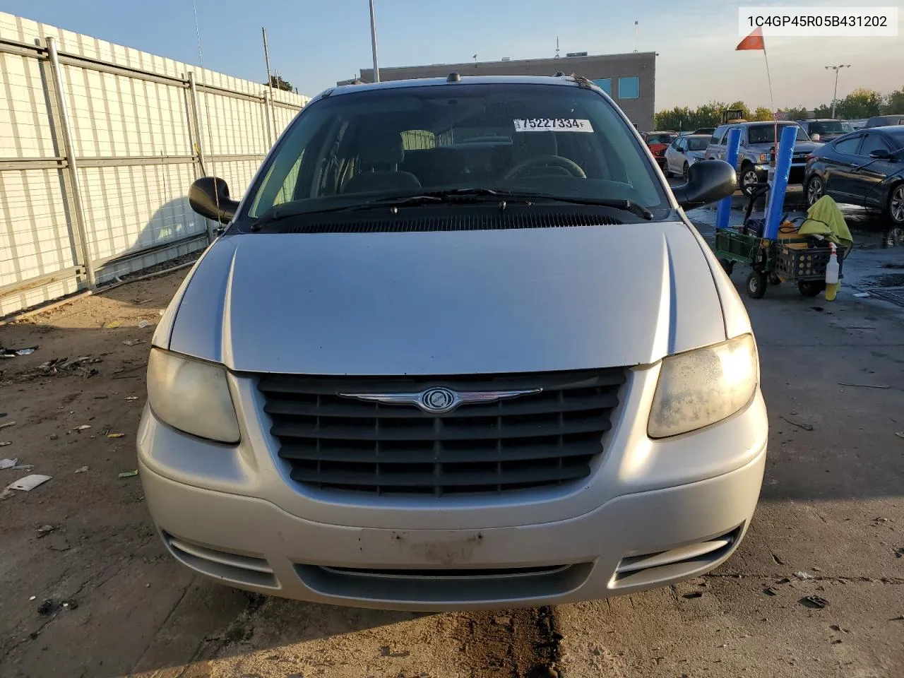 2005 Chrysler Town & Country VIN: 1C4GP45R05B431202 Lot: 75227334