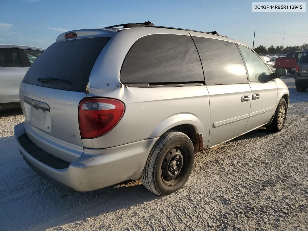 2005 Chrysler Town & Country Lx VIN: 2C4GP44R85R113945 Lot: 75776044