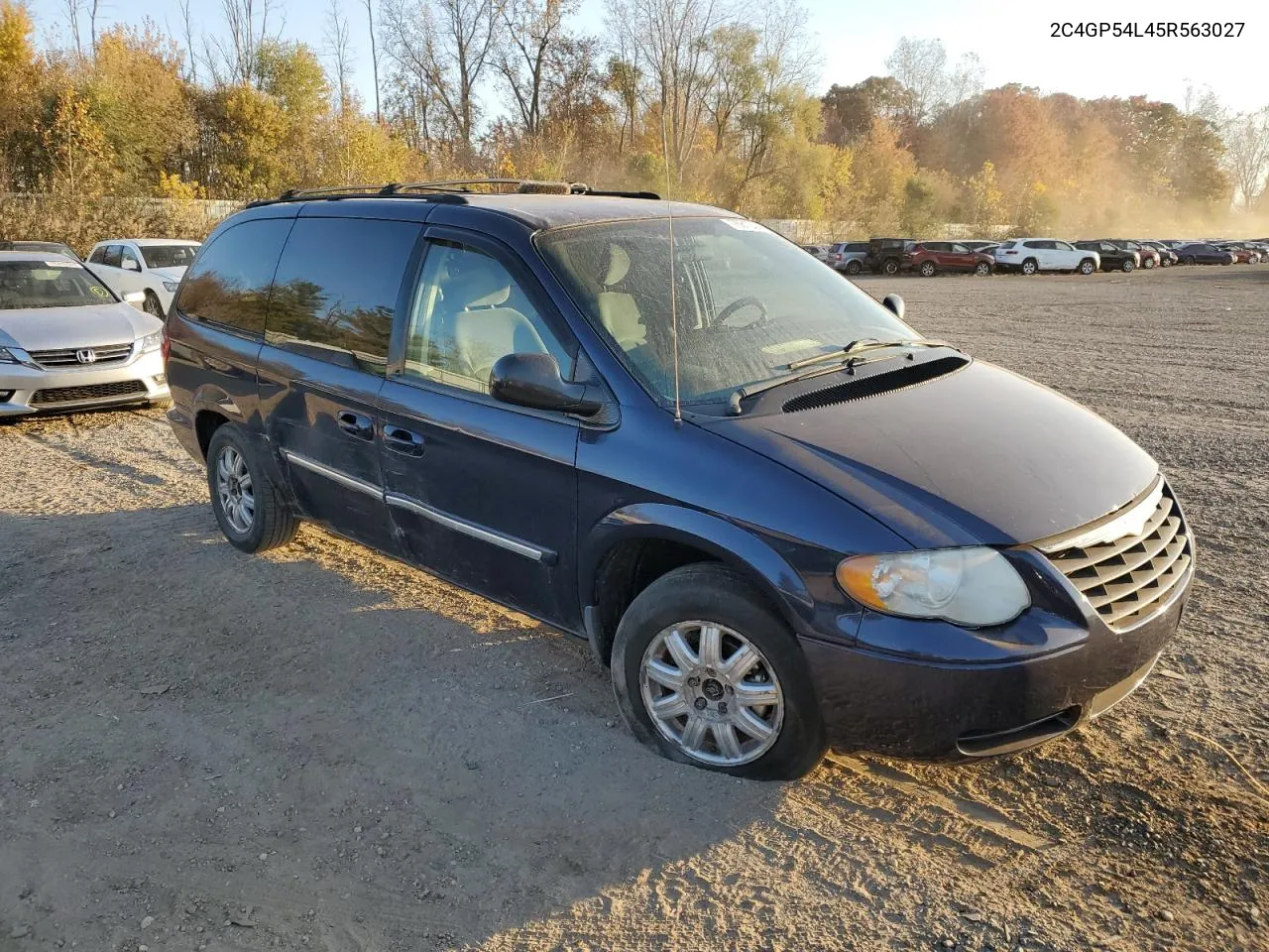 2005 Chrysler Town & Country Touring VIN: 2C4GP54L45R563027 Lot: 76812444