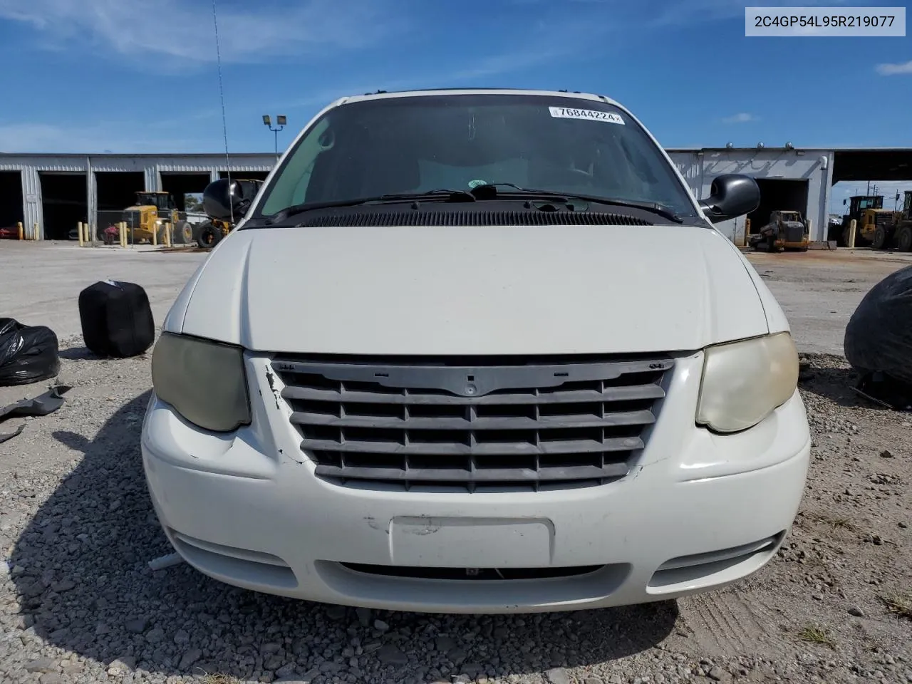 2005 Chrysler Town & Country Touring VIN: 2C4GP54L95R219077 Lot: 76844224