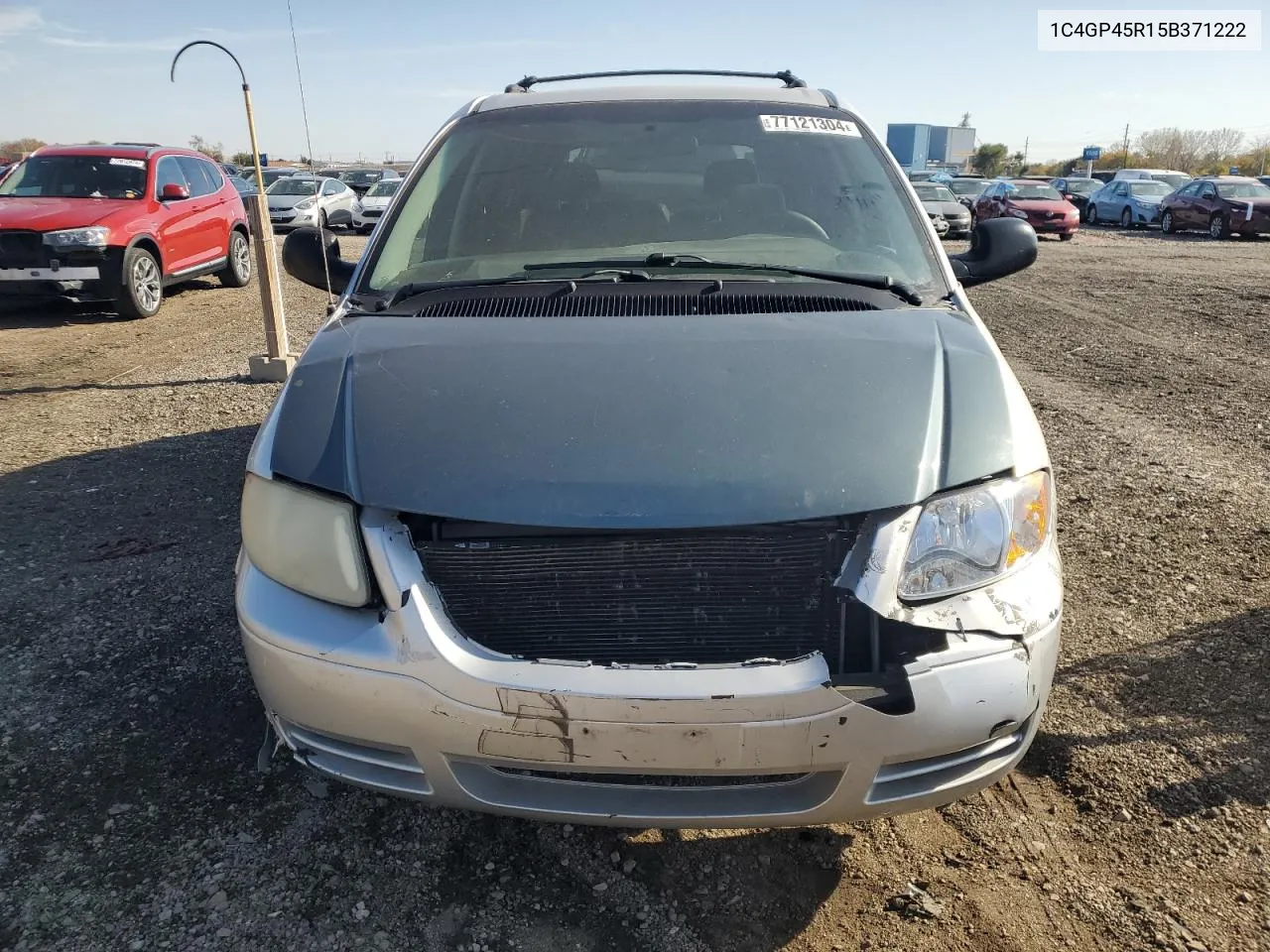 2005 Chrysler Town & Country VIN: 1C4GP45R15B371222 Lot: 77121304