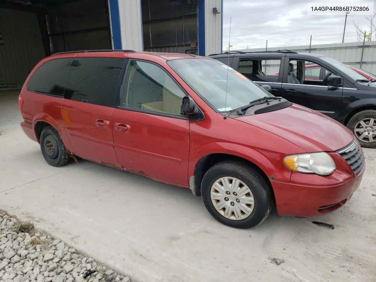 2006 Chrysler Town & Country Lx VIN: 1A4GP44R86B752806 Lot: 52394904