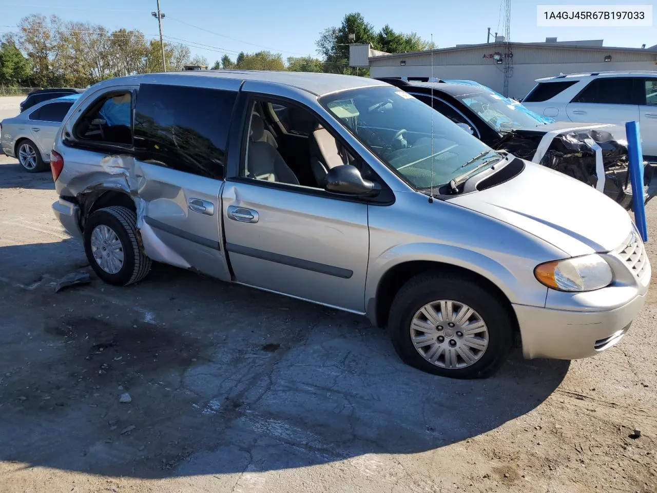 2007 Chrysler Town & Country Lx VIN: 1A4GJ45R67B197033 Lot: 74243764