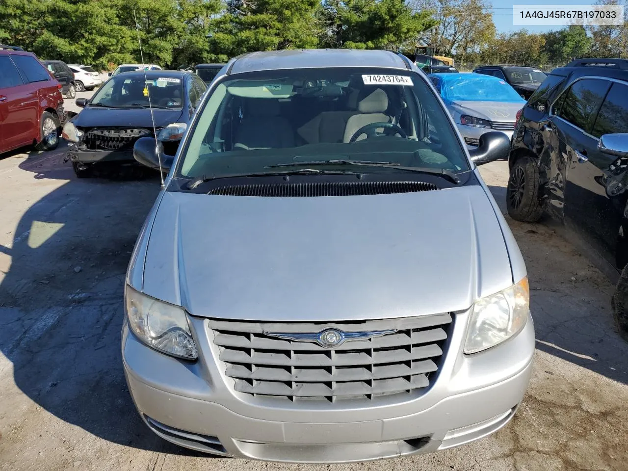 2007 Chrysler Town & Country Lx VIN: 1A4GJ45R67B197033 Lot: 74243764