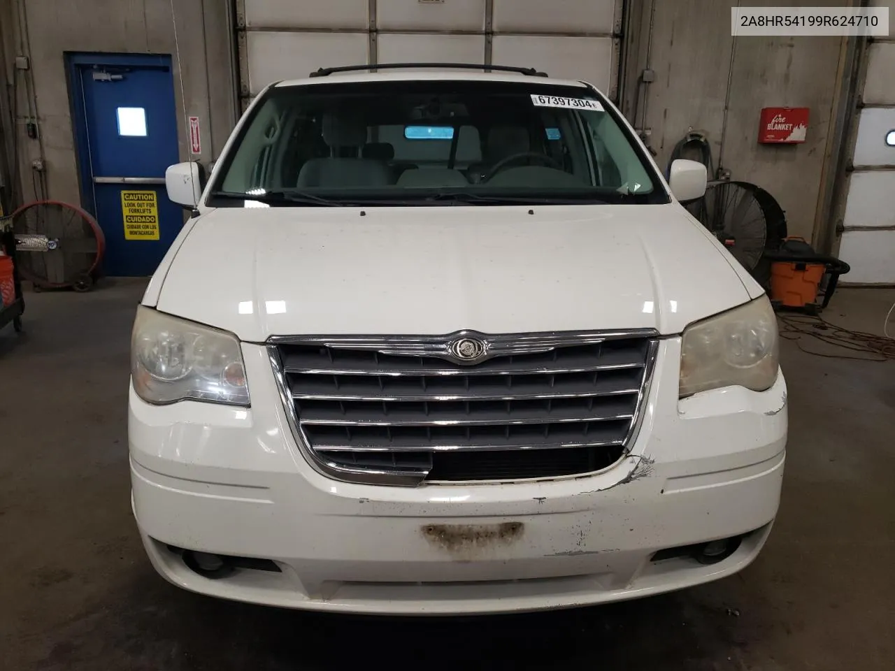 2009 Chrysler Town & Country Touring VIN: 2A8HR54199R624710 Lot: 67397304