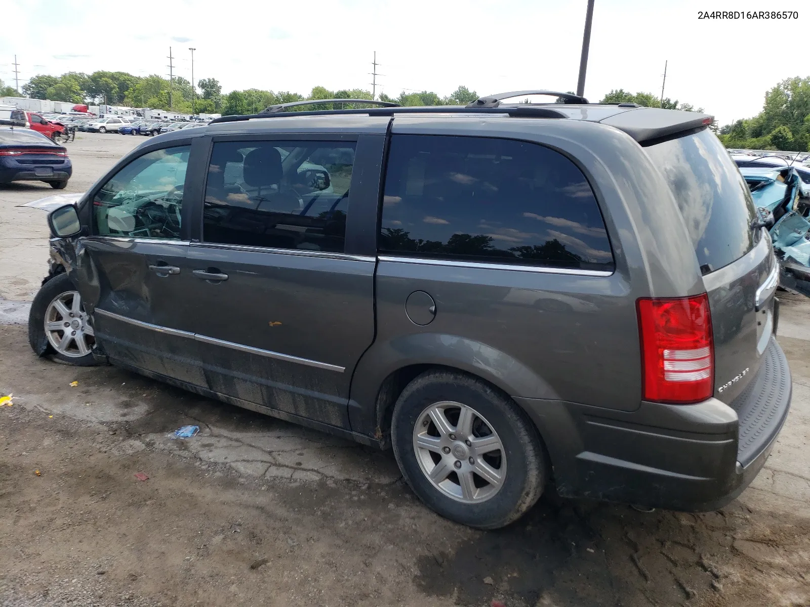 2010 Chrysler Town & Country Touring Plus VIN: 2A4RR8D16AR386570 Lot: 61992864