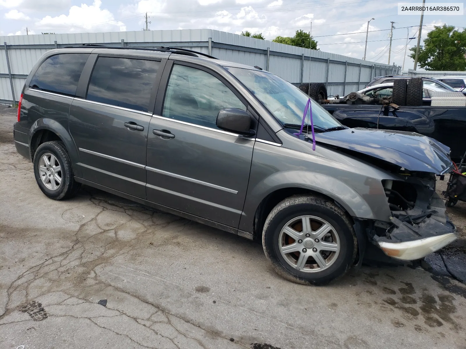 2010 Chrysler Town & Country Touring Plus VIN: 2A4RR8D16AR386570 Lot: 61992864