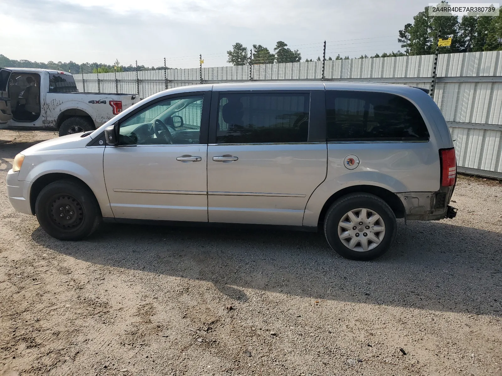 2A4RR4DE7AR380739 2010 Chrysler Town & Country Lx