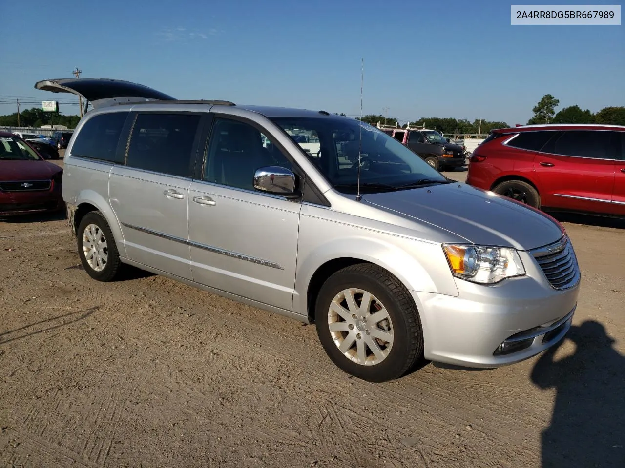 2A4RR8DG5BR667989 2011 Chrysler Town & Country Touring L