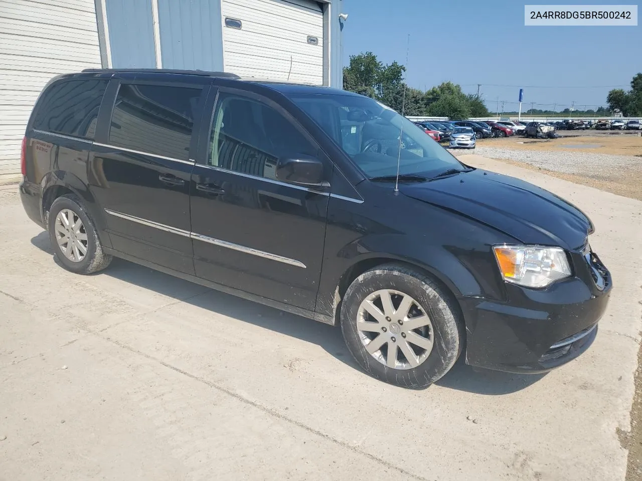 2A4RR8DG5BR500242 2011 Chrysler Town & Country Touring L