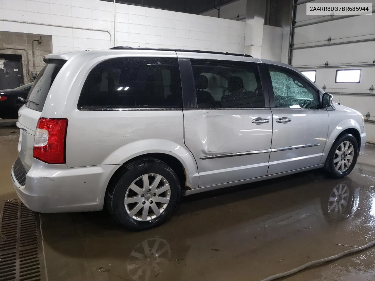 2011 Chrysler Town & Country Touring L VIN: 2A4RR8DG7BR685944 Lot: 70200744