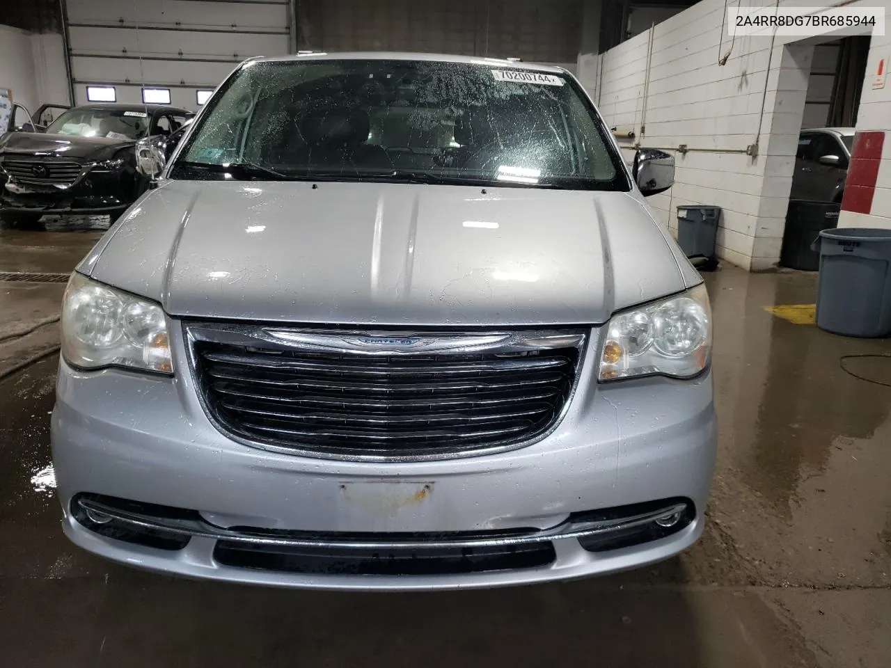 2011 Chrysler Town & Country Touring L VIN: 2A4RR8DG7BR685944 Lot: 70200744