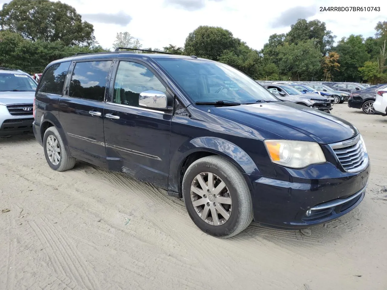 2A4RR8DG7BR610743 2011 Chrysler Town & Country Touring L