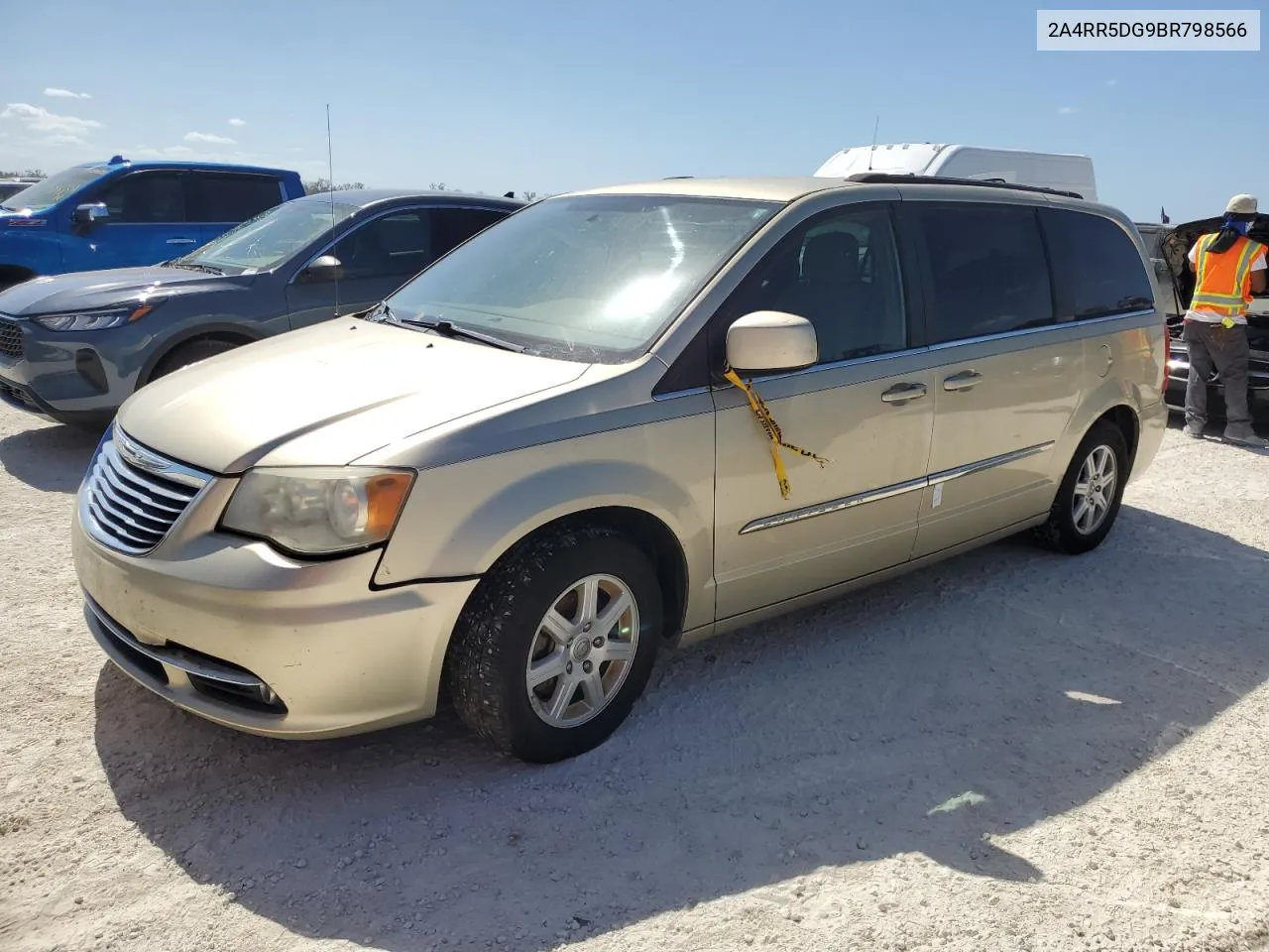 2011 Chrysler Town & Country Touring VIN: 2A4RR5DG9BR798566 Lot: 74059994