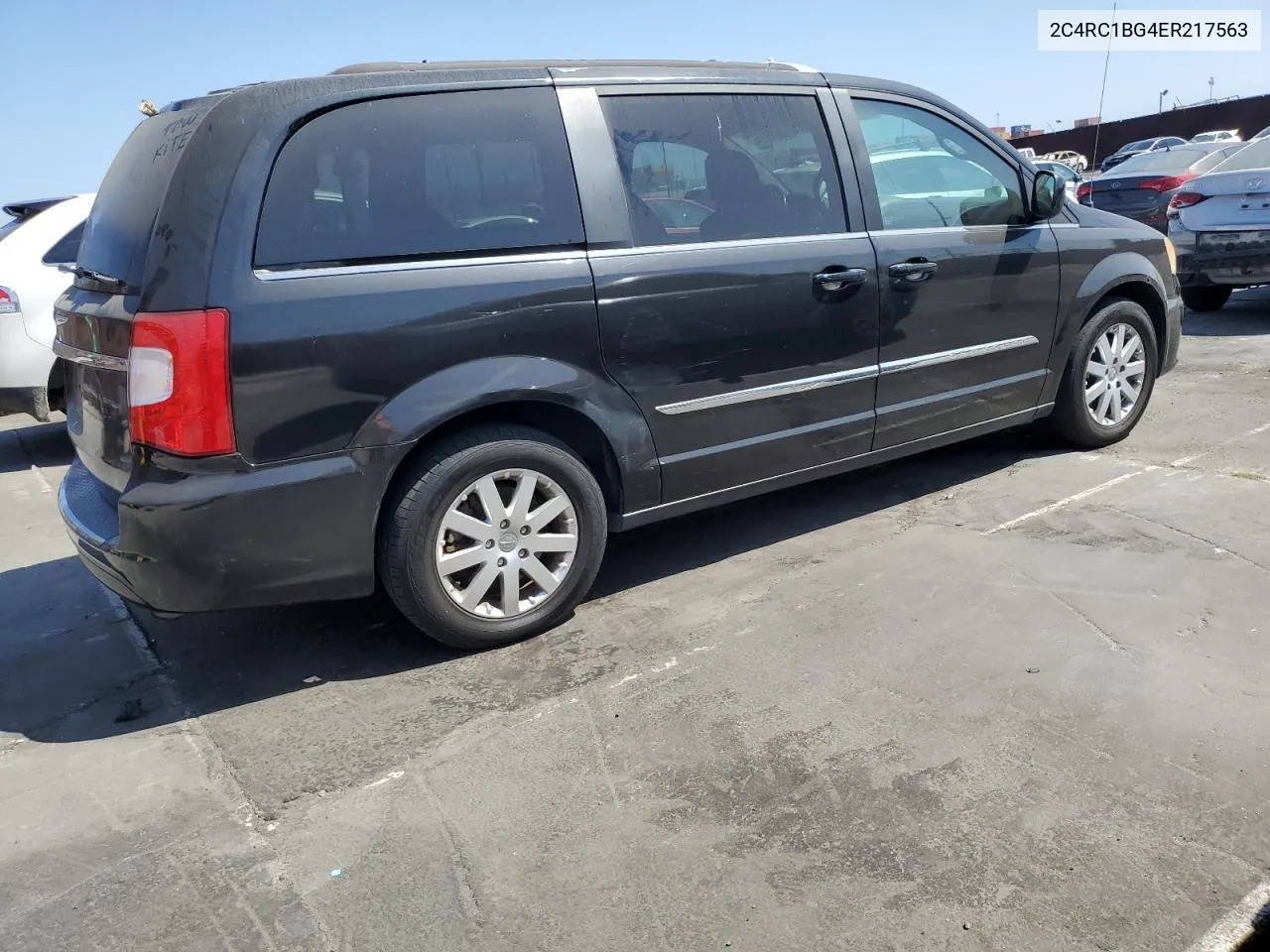 2C4RC1BG4ER217563 2014 Chrysler Town & Country Touring