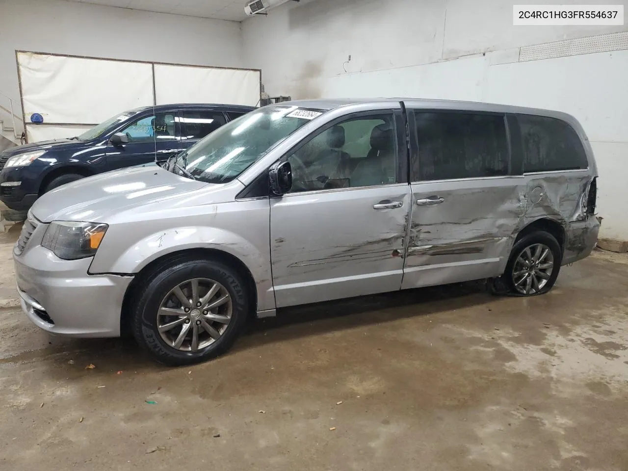 2015 Chrysler Town & Country S VIN: 2C4RC1HG3FR554637 Lot: 68232664