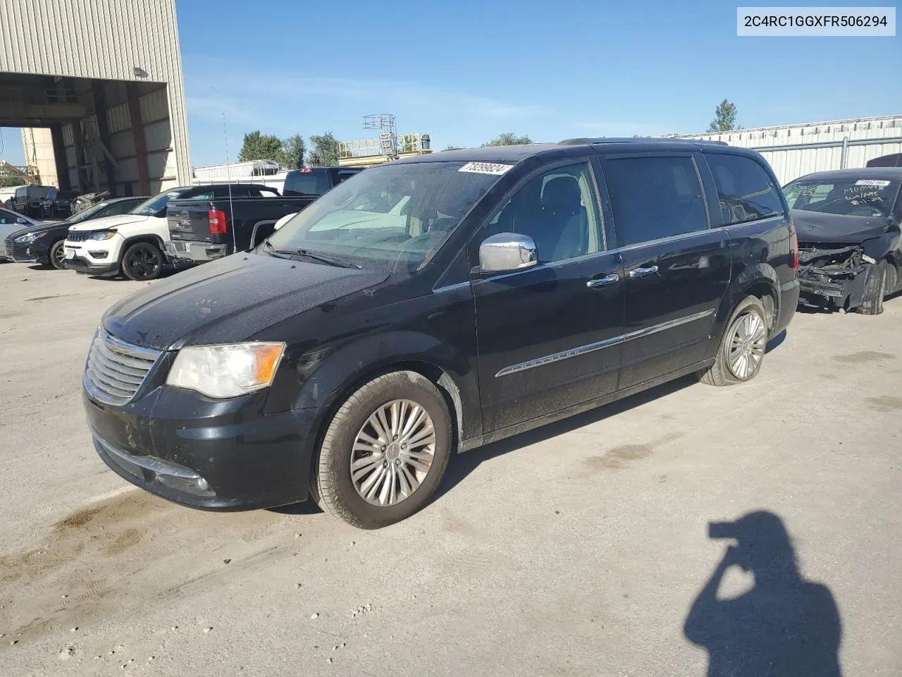 2C4RC1GGXFR506294 2015 Chrysler Town & Country Limited Platinum