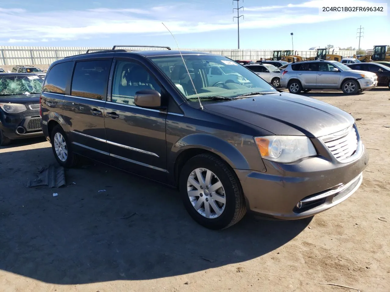 2015 Chrysler Town & Country Touring VIN: 2C4RC1BG2FR696342 Lot: 73408044