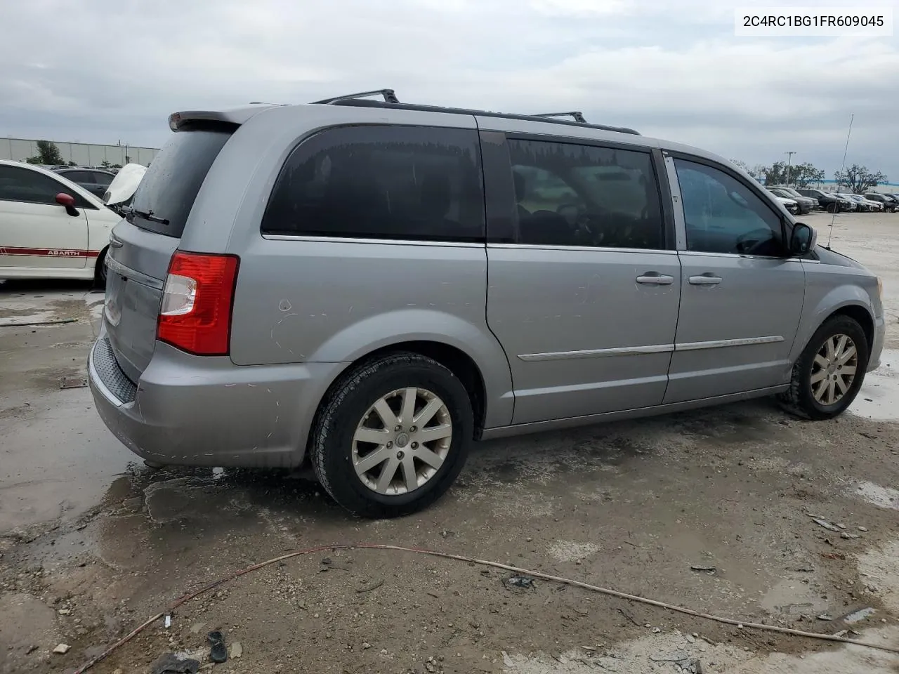 2015 Chrysler Town & Country Touring VIN: 2C4RC1BG1FR609045 Lot: 81357364