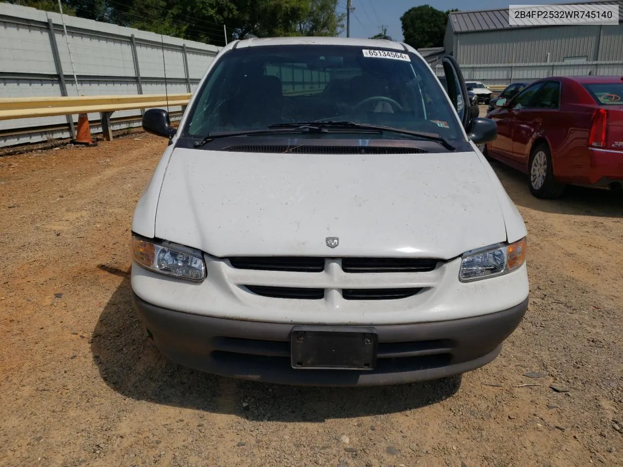 1998 Dodge Caravan VIN: 2B4FP2532WR745140 Lot: 65134564