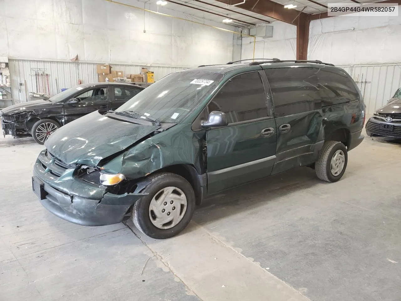 2B4GP44G4WR582057 1998 Dodge Grand Caravan Se