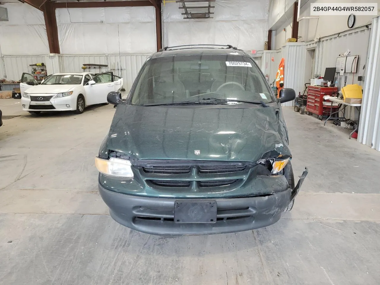 1998 Dodge Grand Caravan Se VIN: 2B4GP44G4WR582057 Lot: 70029734