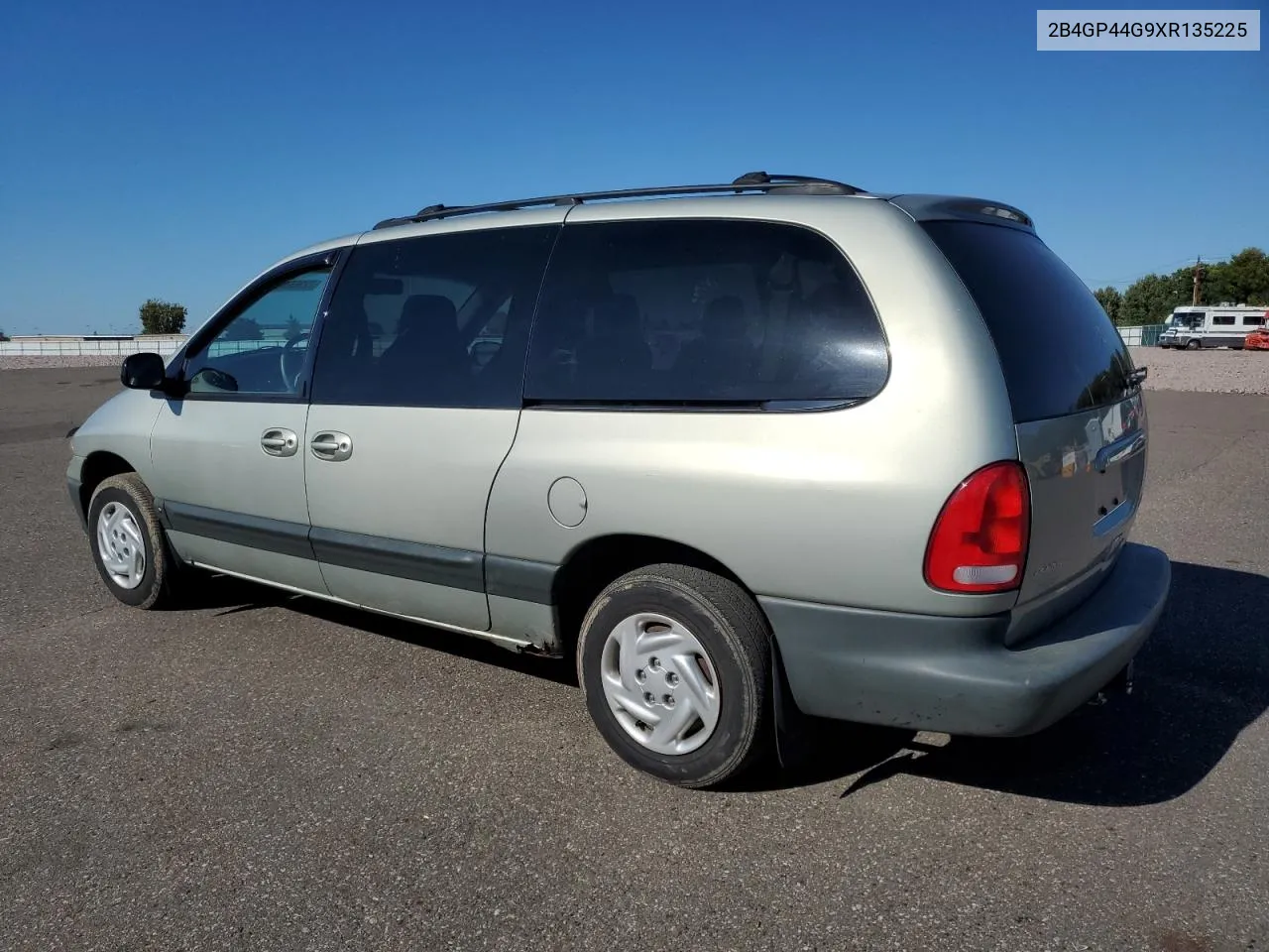 1999 Dodge Grand Caravan Se VIN: 2B4GP44G9XR135225 Lot: 72366484