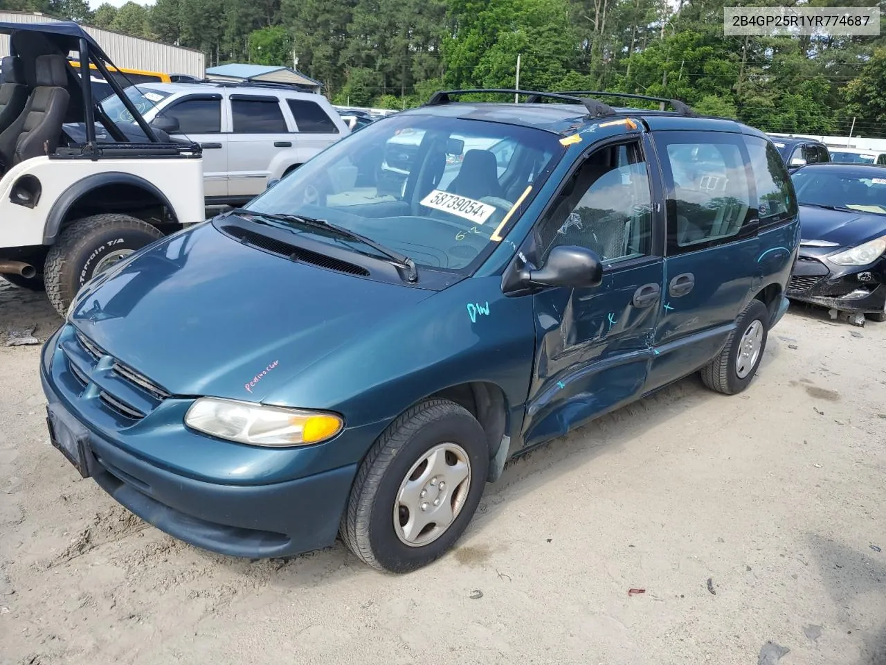 2000 Dodge Caravan VIN: 2B4GP25R1YR774687 Lot: 58739054