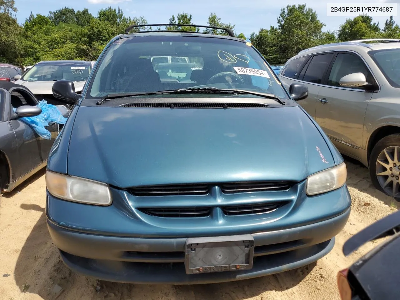 2000 Dodge Caravan VIN: 2B4GP25R1YR774687 Lot: 58739054