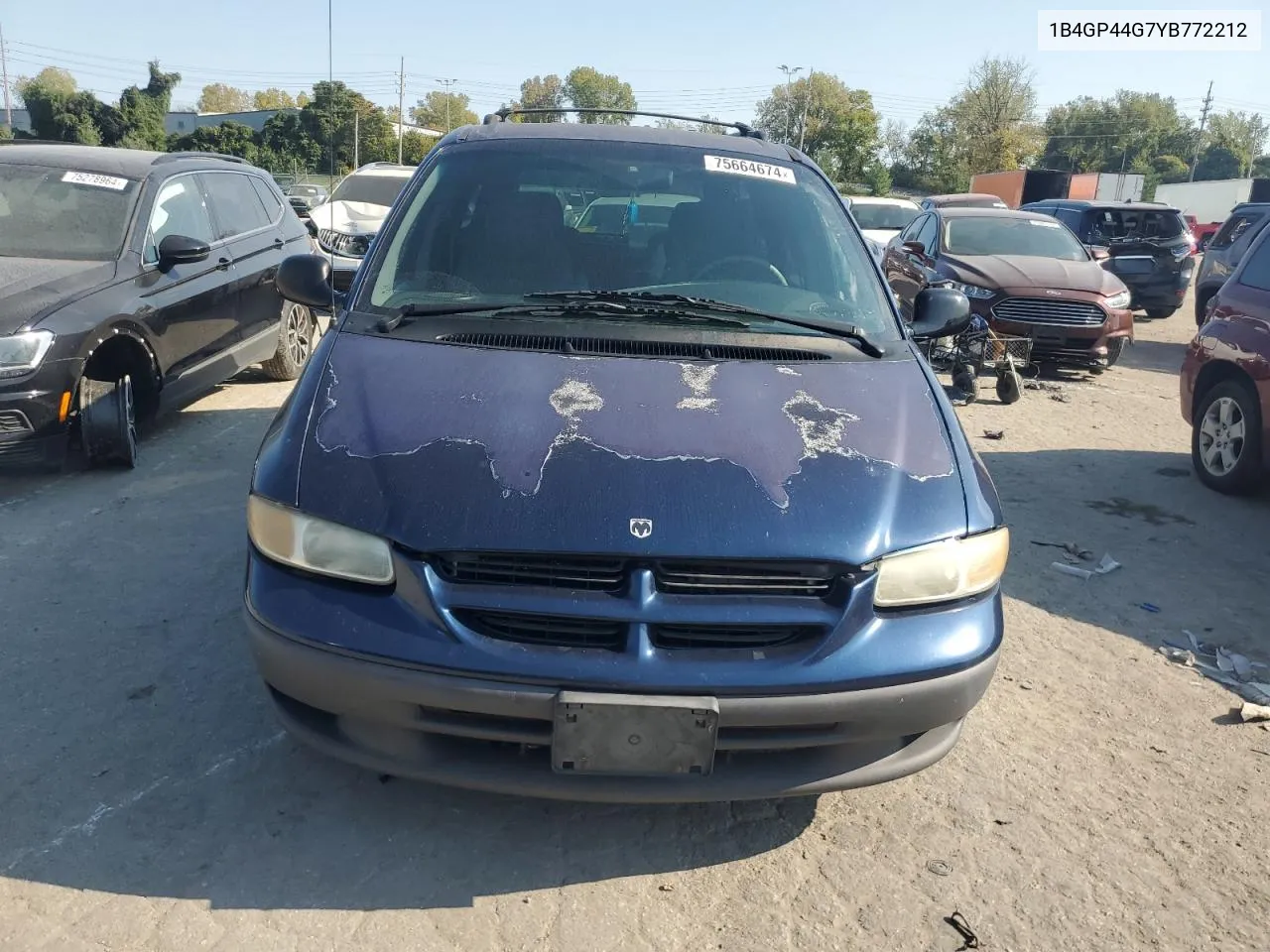 1B4GP44G7YB772212 2000 Dodge Grand Caravan Se