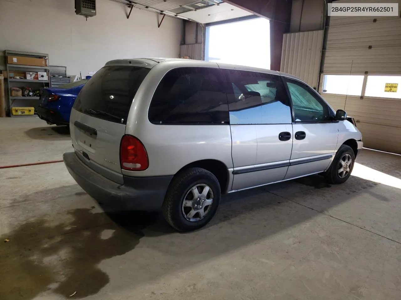 2000 Dodge Caravan VIN: 2B4GP25R4YR662501 Lot: 78211184