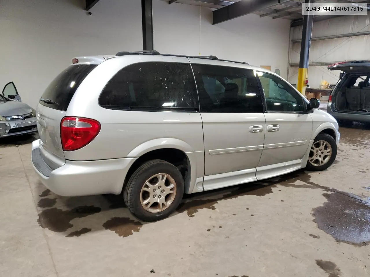 2004 Dodge Grand Caravan Sxt VIN: 2D4GP44L14R617315 Lot: 72584354